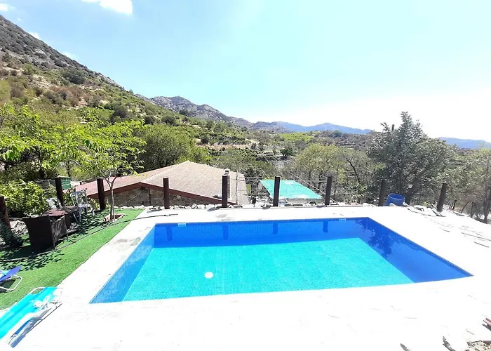 Agrompelo House